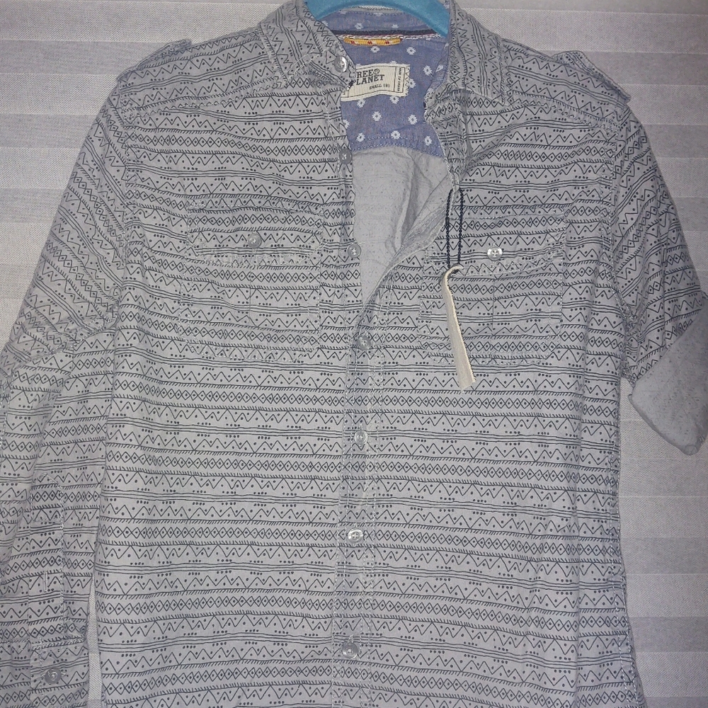 Free planet boys small 8 dress shirt
